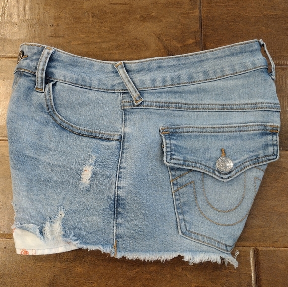 TRUE RELIGION Women's NWOT Low Rise LR Jean Shorts - 26 - Picture 3 of 9